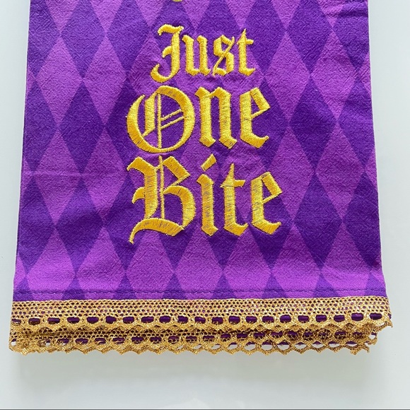 💜💚Disney “Just one Bite” Poisoned Apple Kitchen Towel or Display Cloth🍎🍏 - Picture 3 of 9